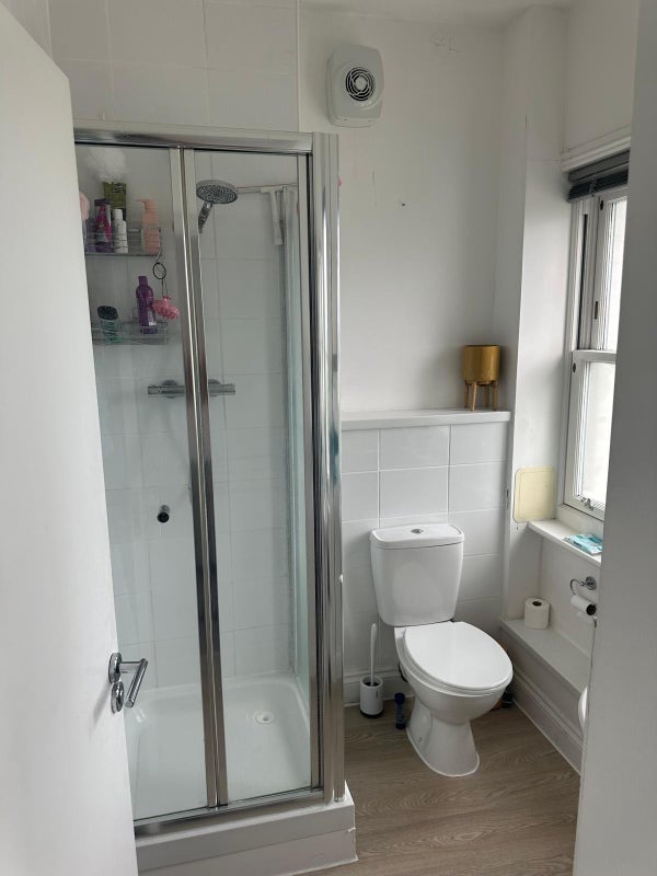 Room Glamis Place in Greater London