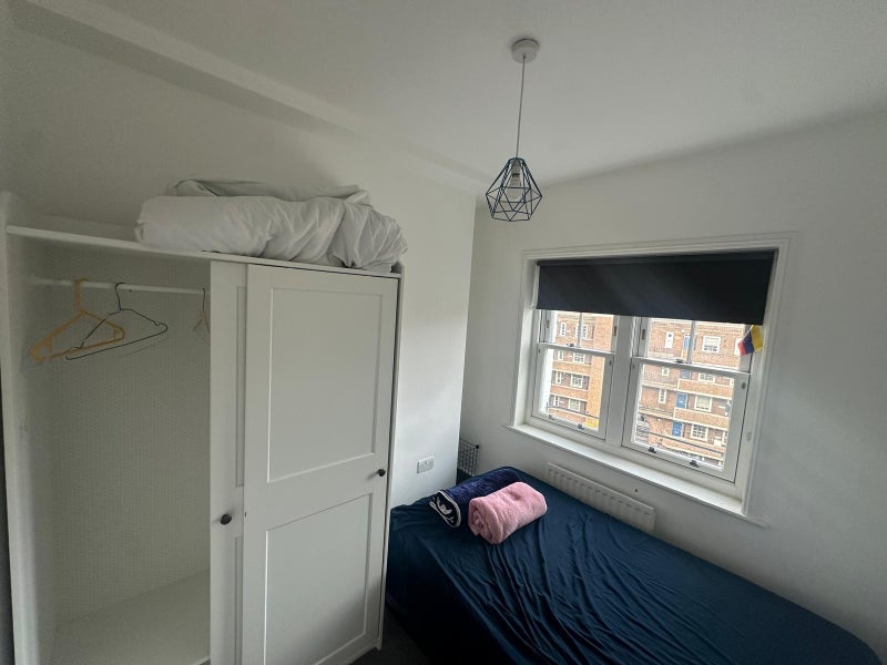 Room Glamis Place in Greater London