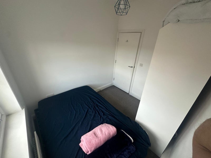 Room Glamis Place in Greater London