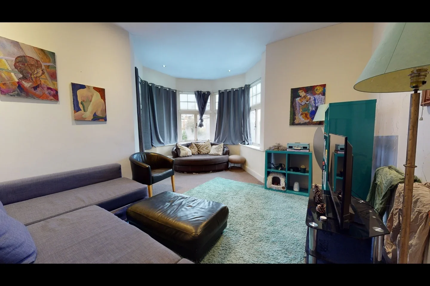 Flat Mount Nod Road in Greater London