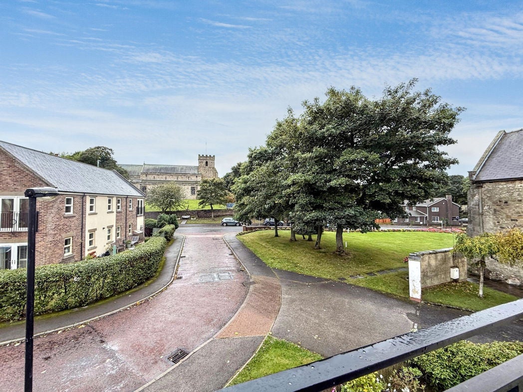 Flat Essyn Court in Easington