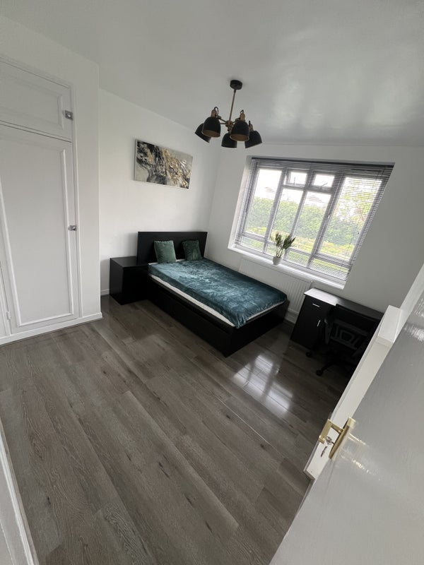 Flat Hemans Street in Greater London