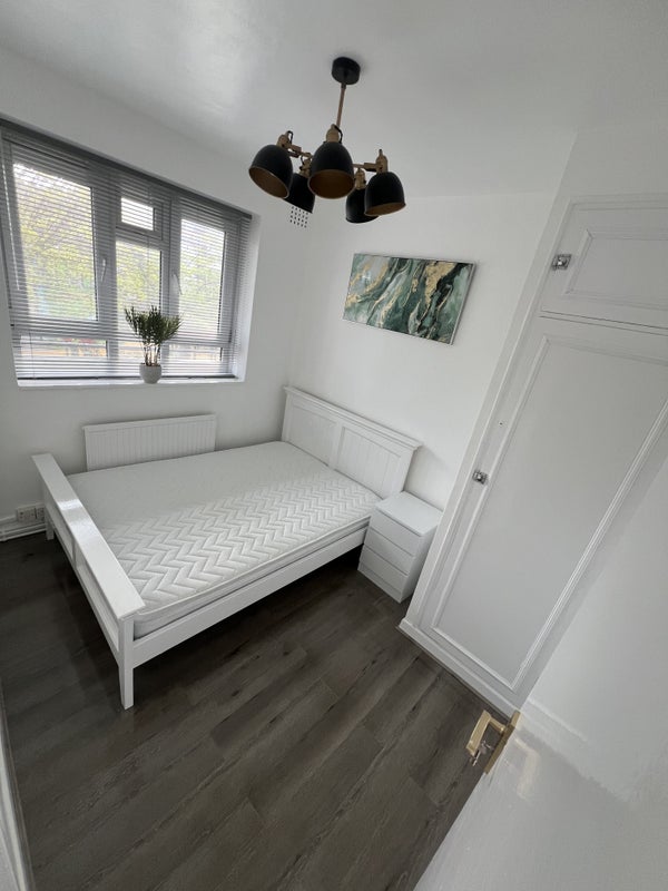 Room Hemans Street in Greater London