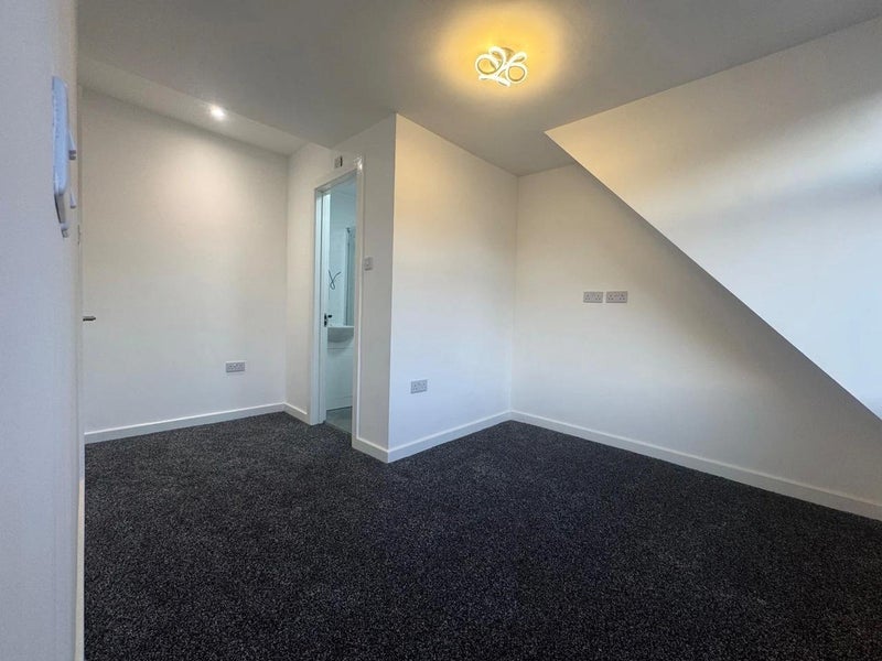 Room Crossways Road in Greater London