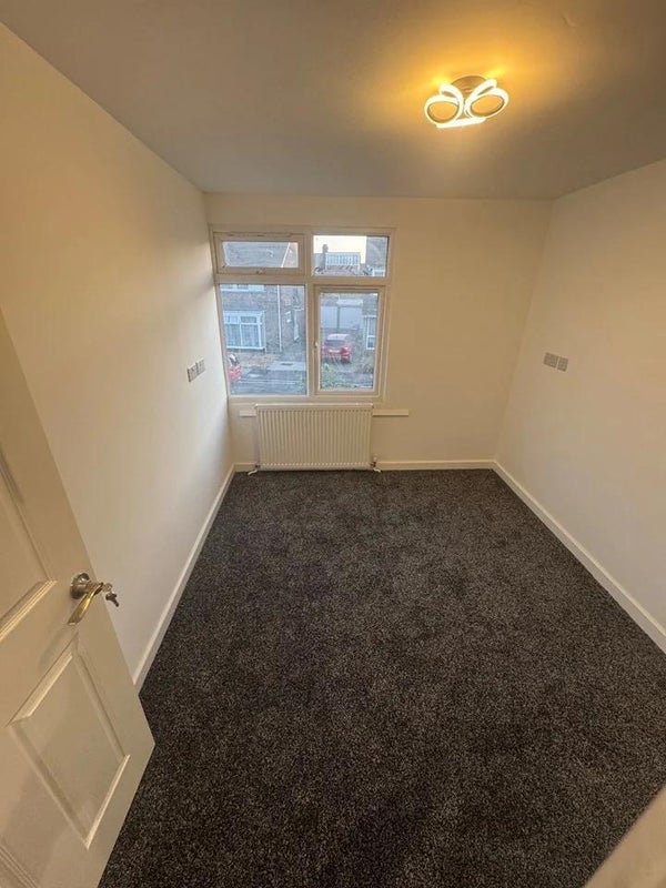 Room Crossways Road in Greater London