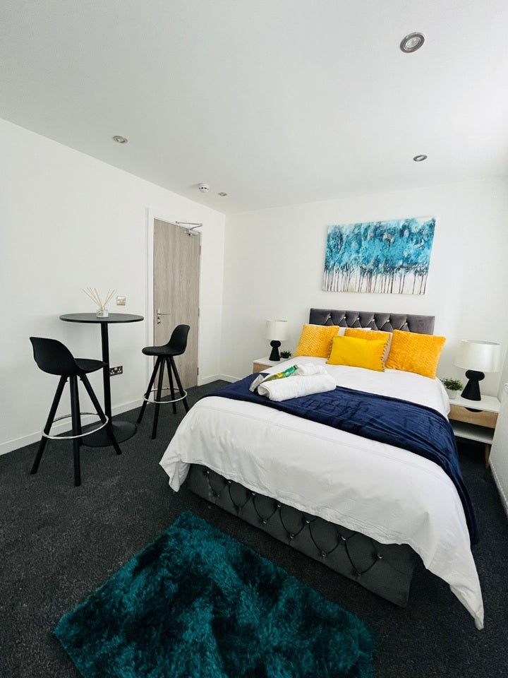 Room Cecil Street in Watford
