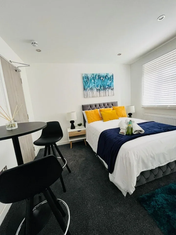 Room Cecil Street in Watford
