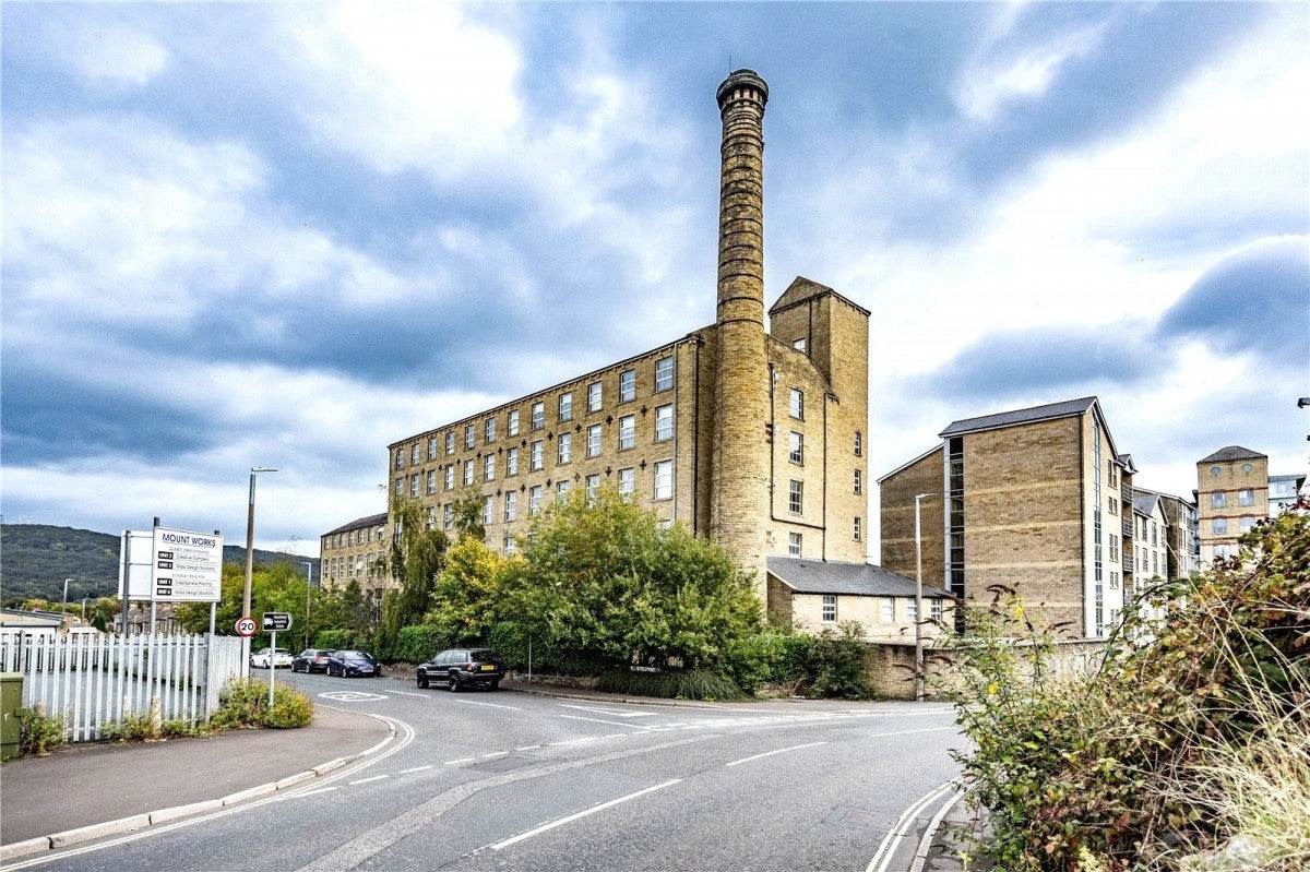 Flat Dewsbury Road in Calderdale