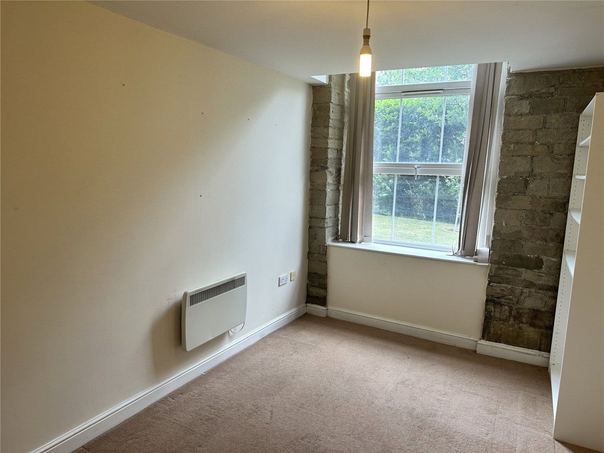 Flat Dewsbury Road in Calderdale