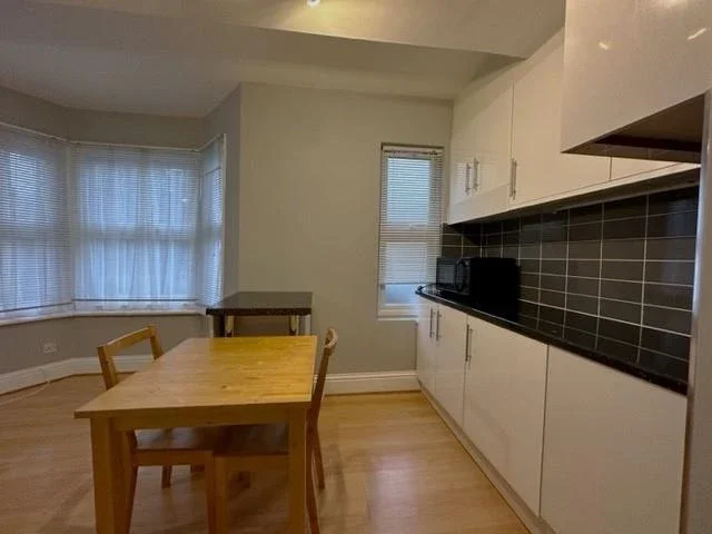 Flat Cranbrook Park in Greater London