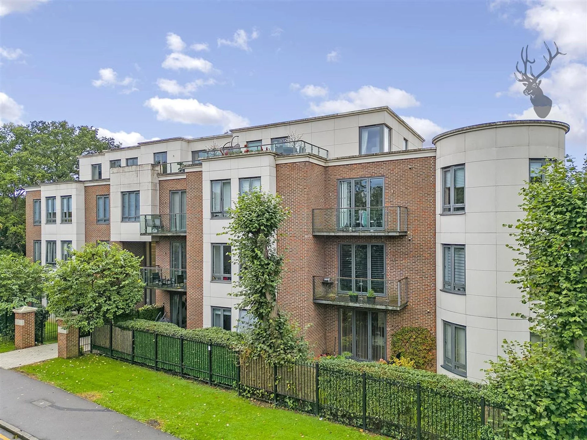 Flat Court Yard in Greater London