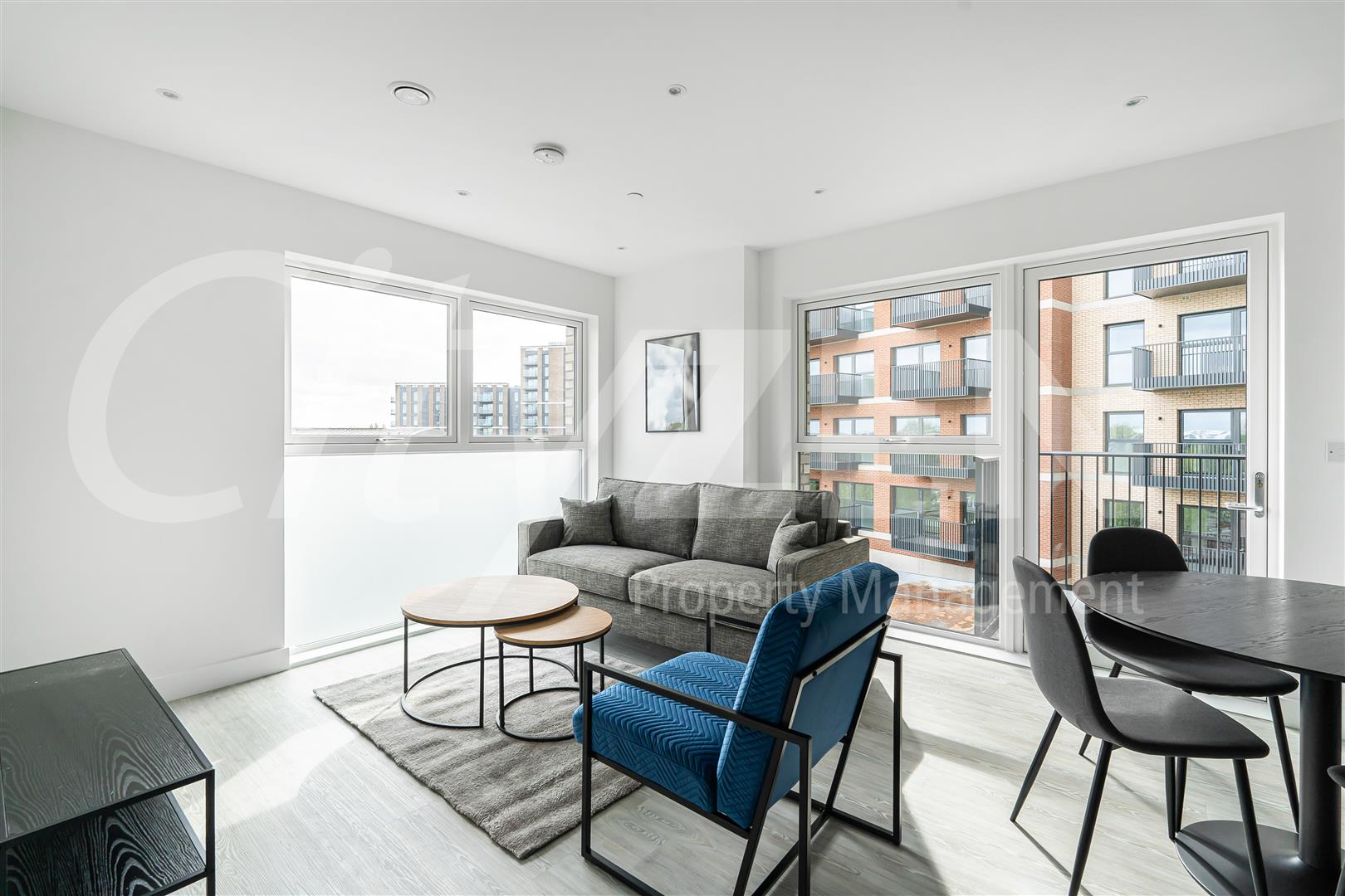 Flat Chiswick High Road in Greater London