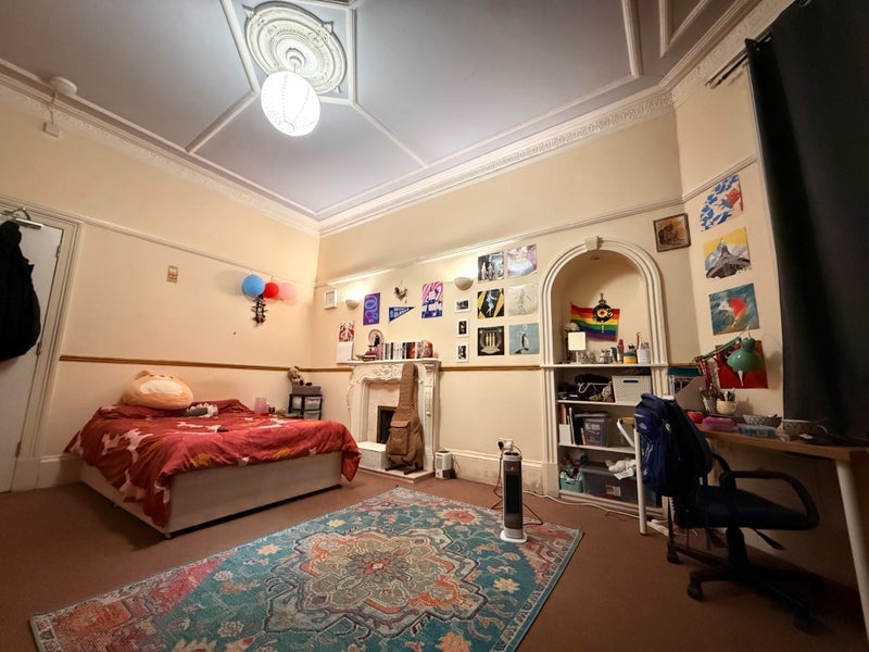 Room Hyndland Road in Glasgow