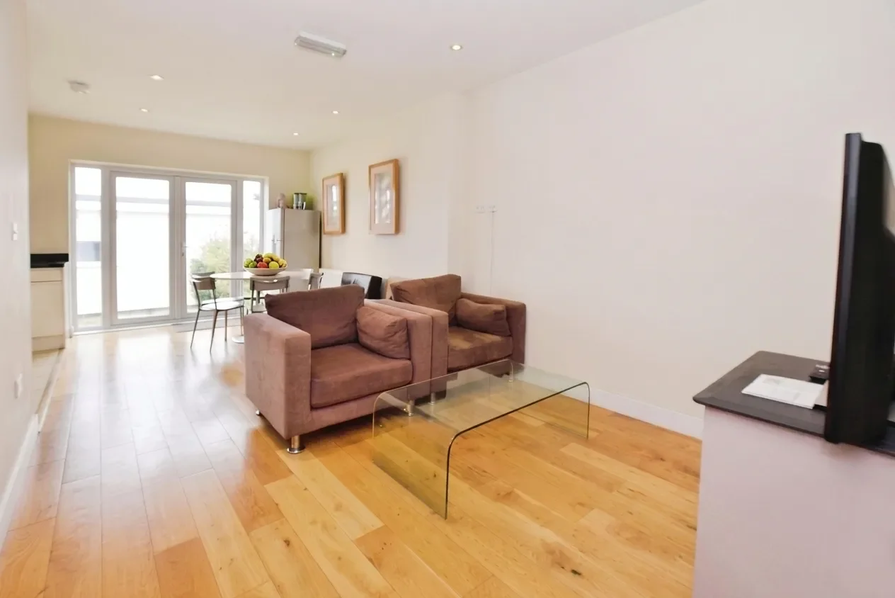 Room Rosemary Avenue in Greater London