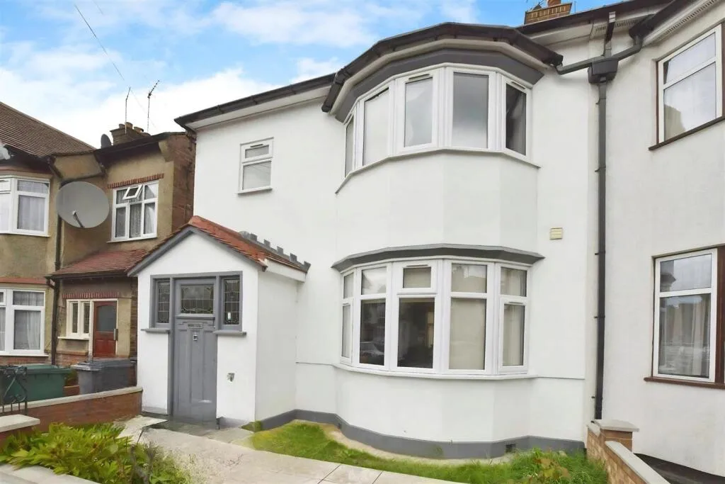 Room Rosemary Avenue in Greater London