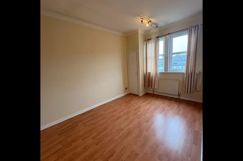 Flat Maxwellton Street in Paisley