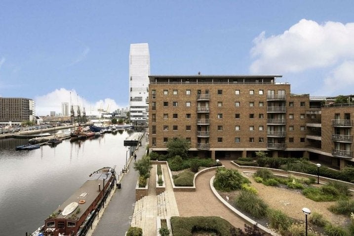 Flat Marsh Wall in Greater London