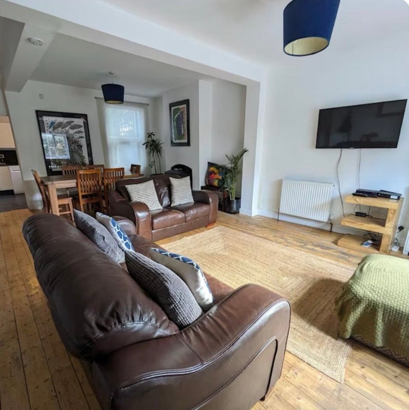 Room Mina Road in Bristol