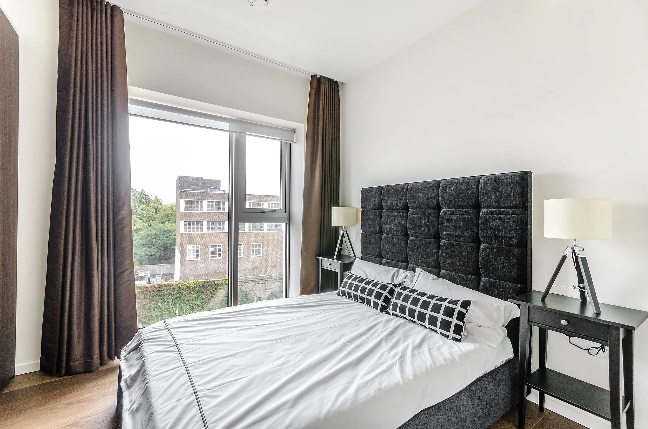 Flat Dame Street in Greater London