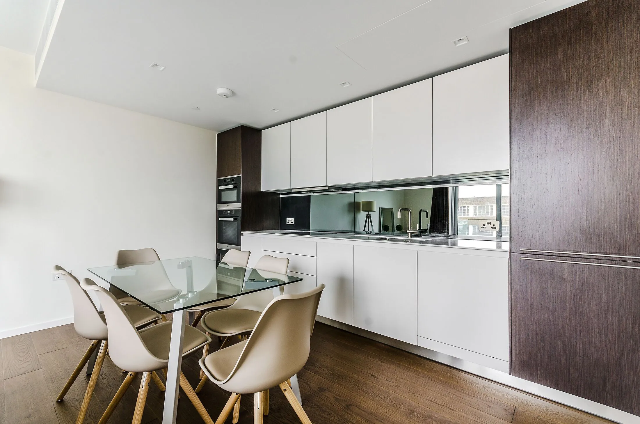 Flat Dame Street in Greater London