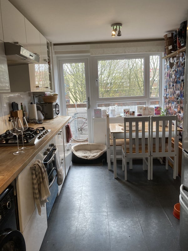 Flat Carnoustie Drive in Greater London