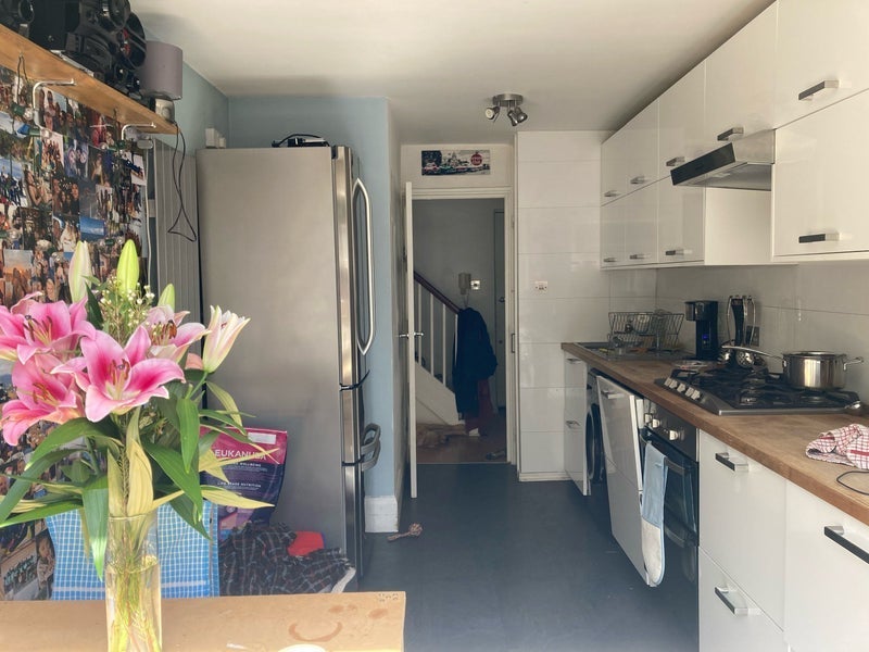 Flat Carnoustie Drive in Greater London