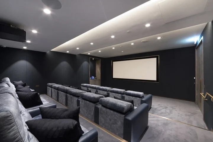 Flat Park Drive in Greater London