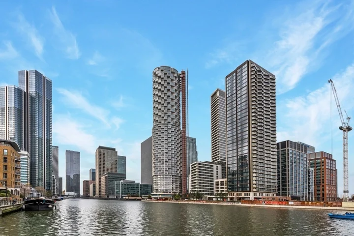 Flat Park Drive in Greater London