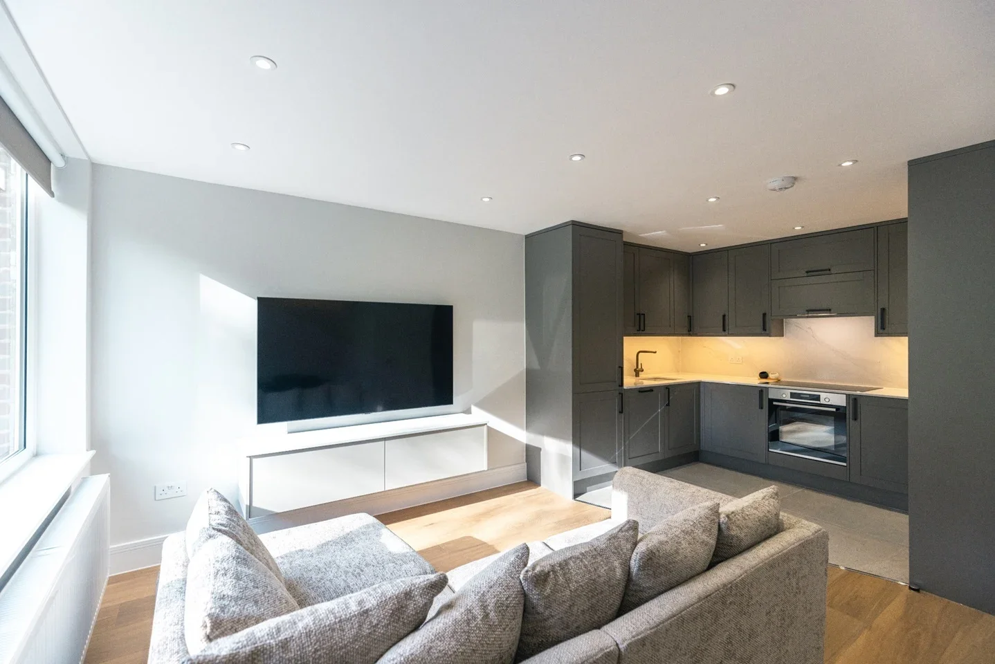 Flat Ommaney Road in Greater London
