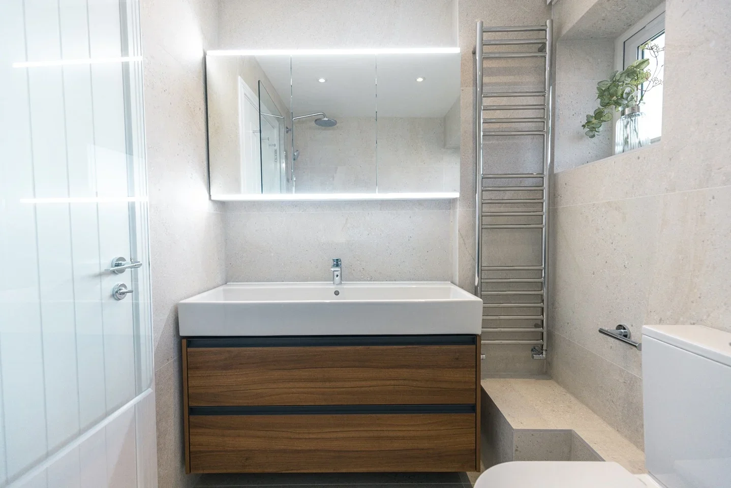 Flat Ommaney Road in Greater London