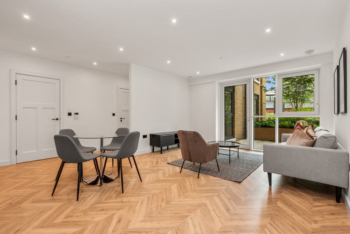 Flat Ashdown Road in Greater London