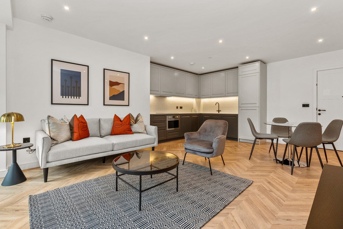 Flat Ashdown Road in Greater London