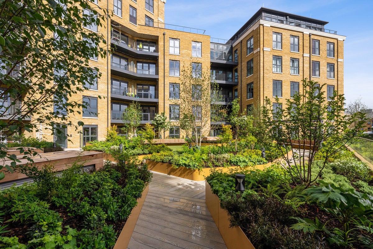 Flat Ashdown Road in Greater London