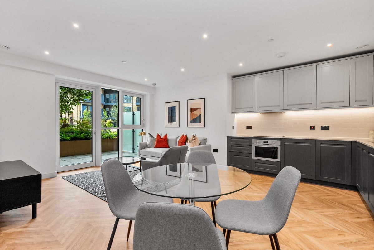 Flat Ashdown Road in Greater London