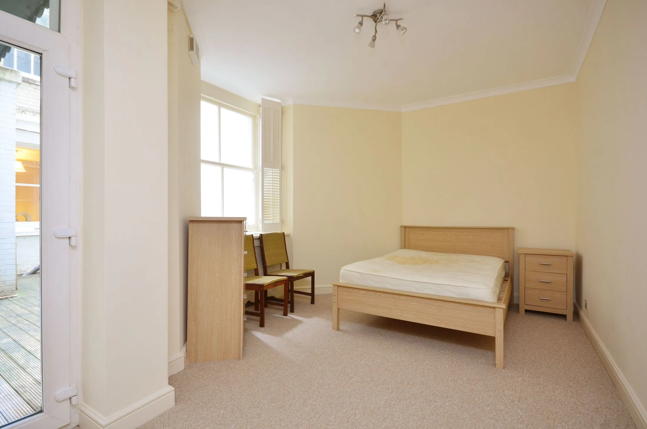 Flat Hyde Park Place Bayswater Road in City of Westminster