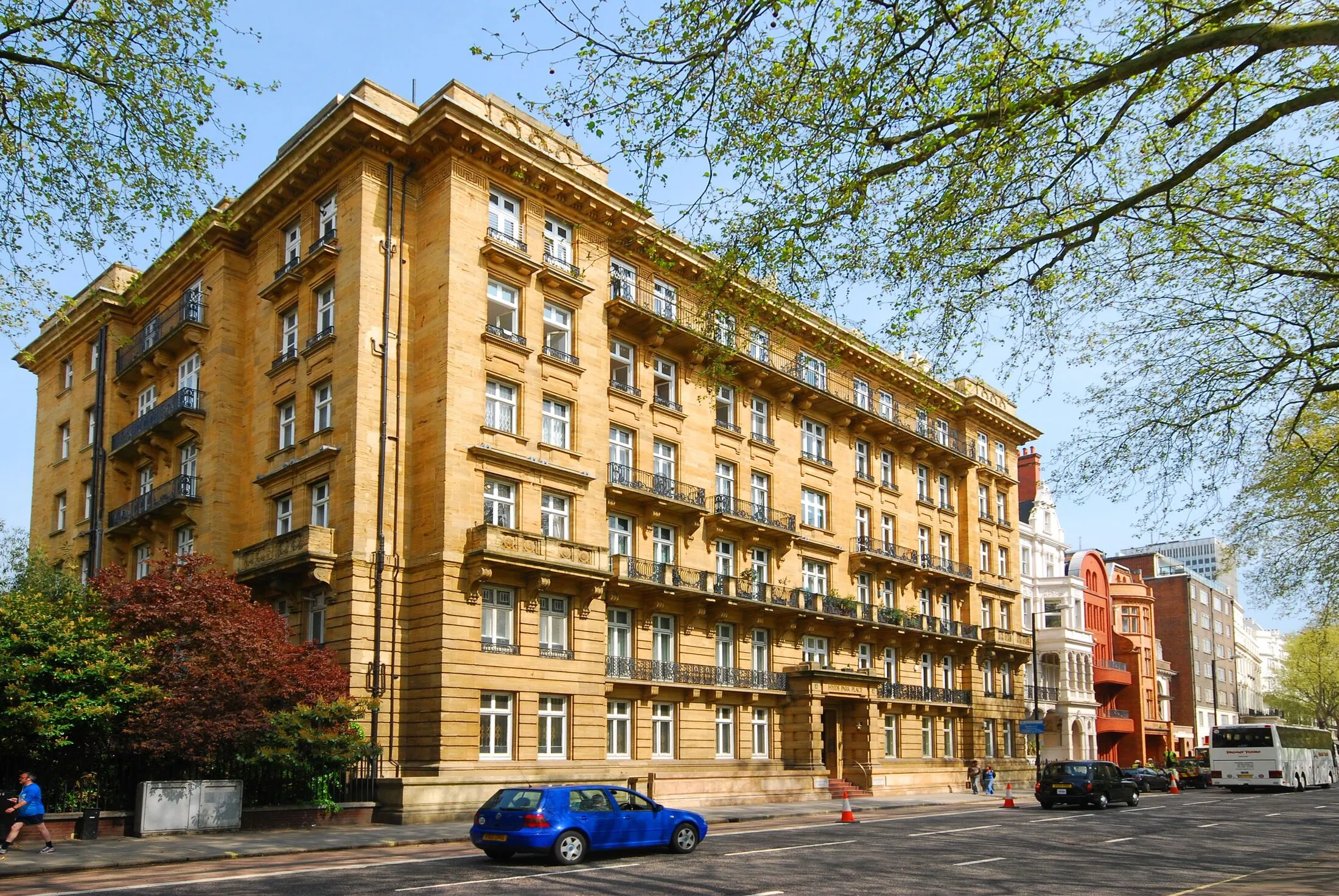 Flat Hyde Park Place Bayswater Road in City of Westminster