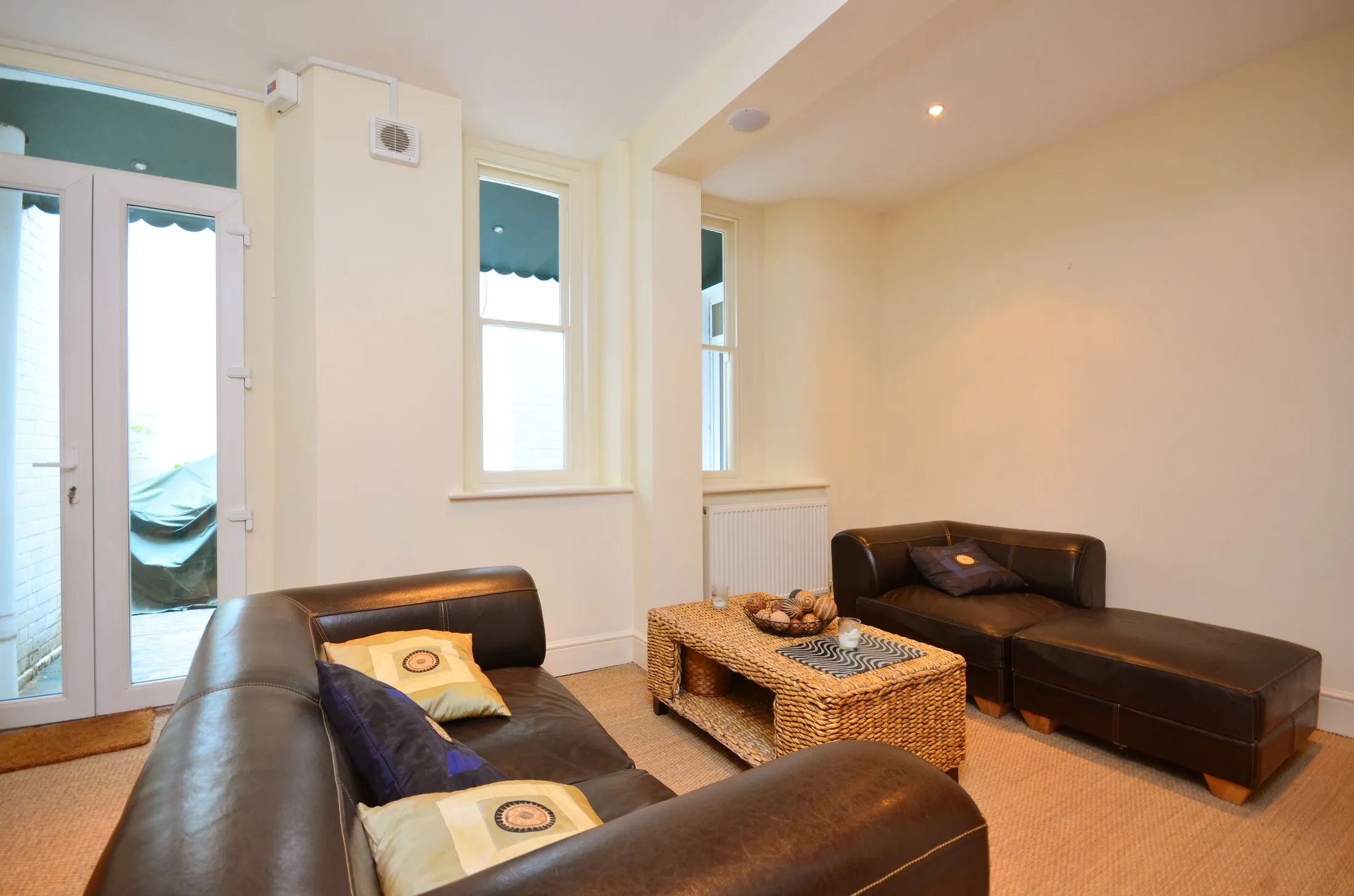 Flat Hyde Park Place Bayswater Road in City of Westminster