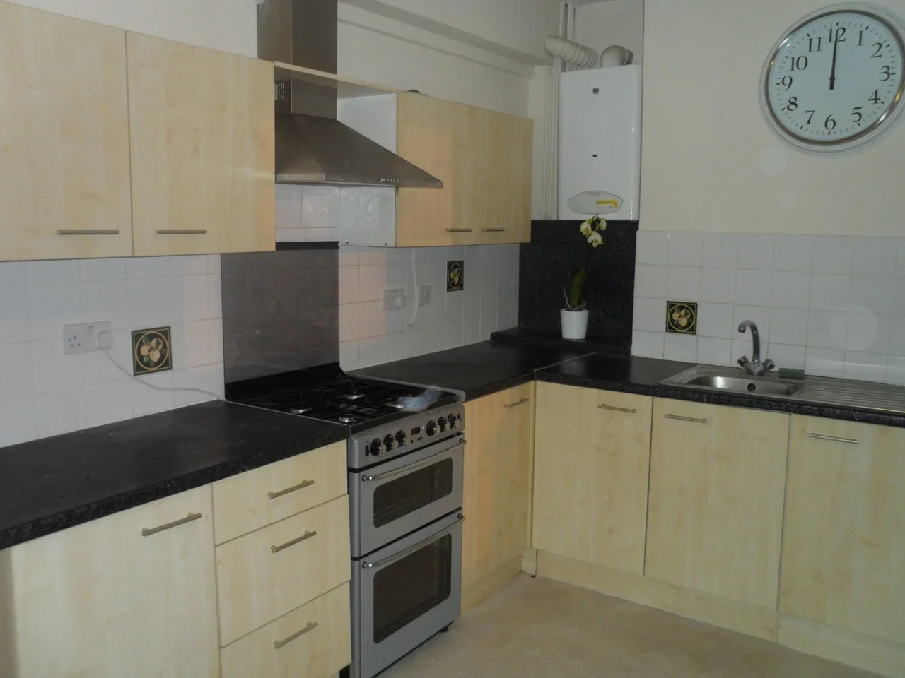 Room High Street in Sandwell