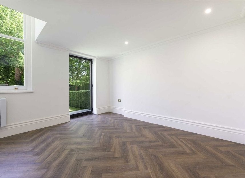 Flat Hillmarton Road in Greater London