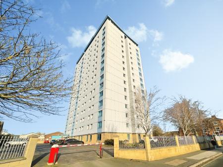 Flat Gomer Street West in Willenhall