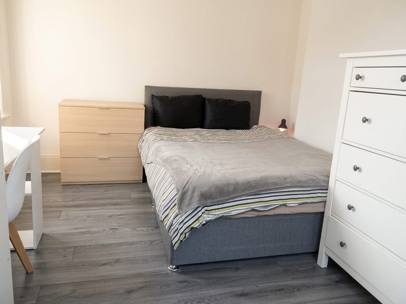 Room Saxony Road in Liverpool