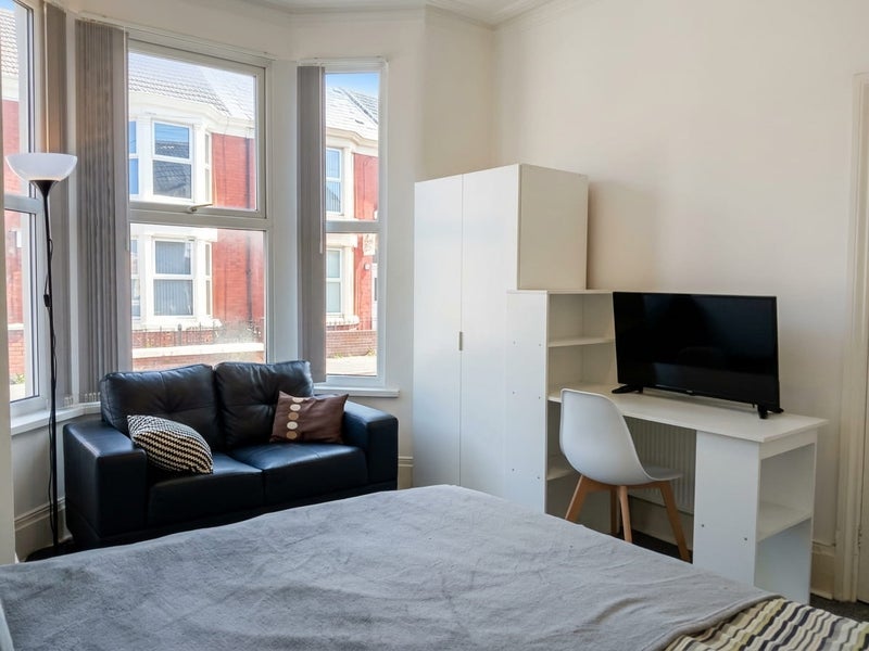 Room Saxony Road in Liverpool