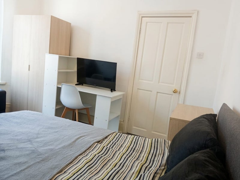 Room Saxony Road in Liverpool