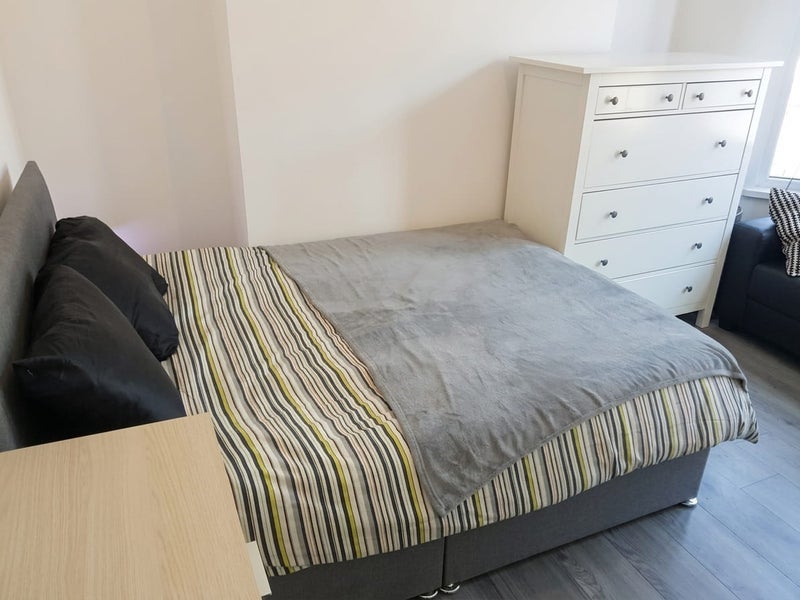 Room Saxony Road in Liverpool