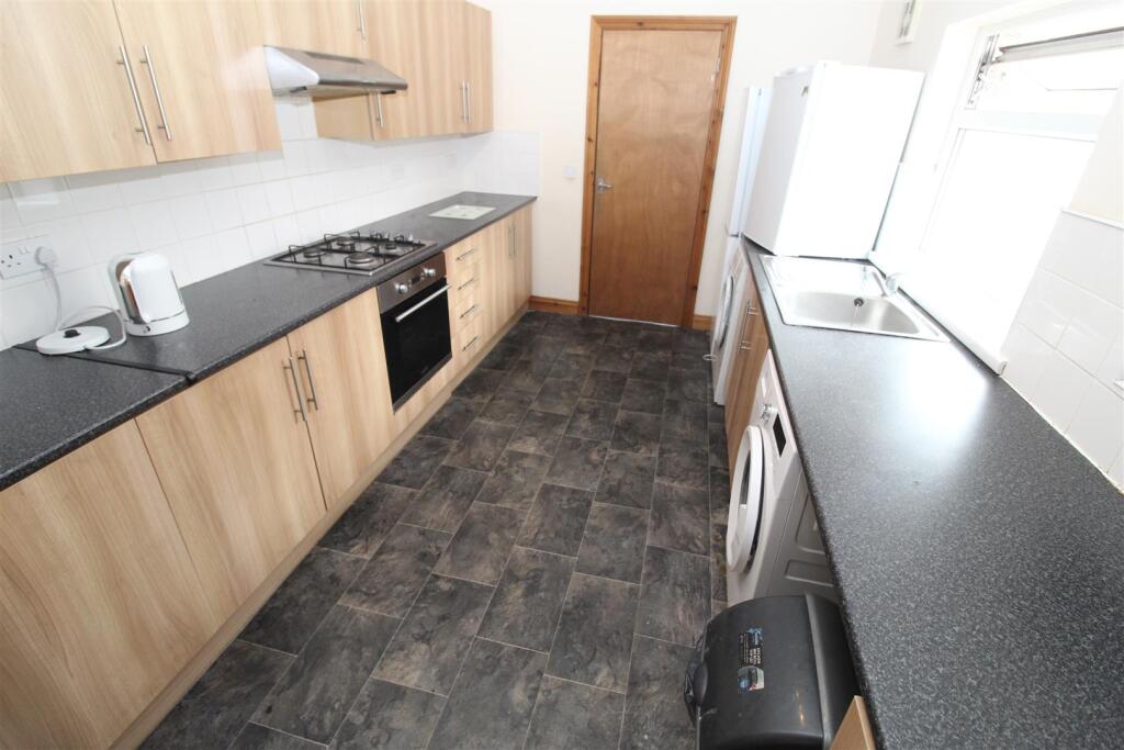Flat Woodville Road in Cardiff