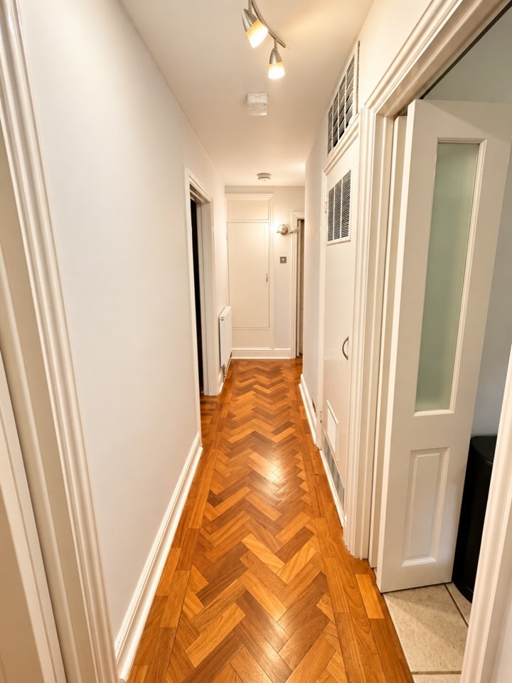 Room London Road in Greater London