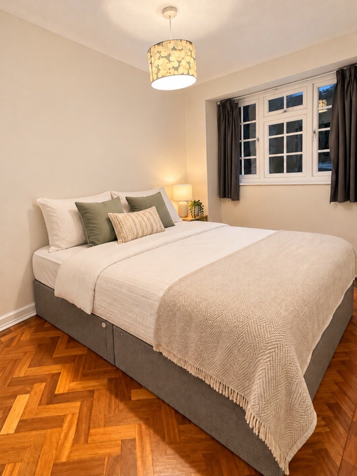 Room London Road in Greater London