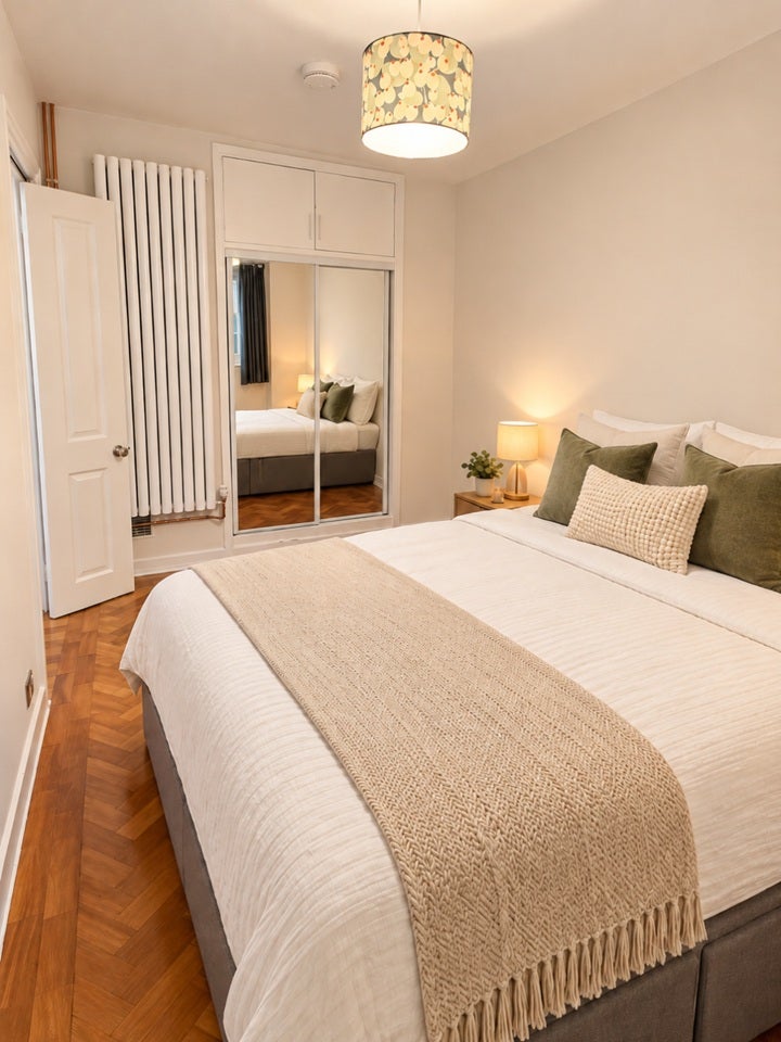 Room London Road in Greater London