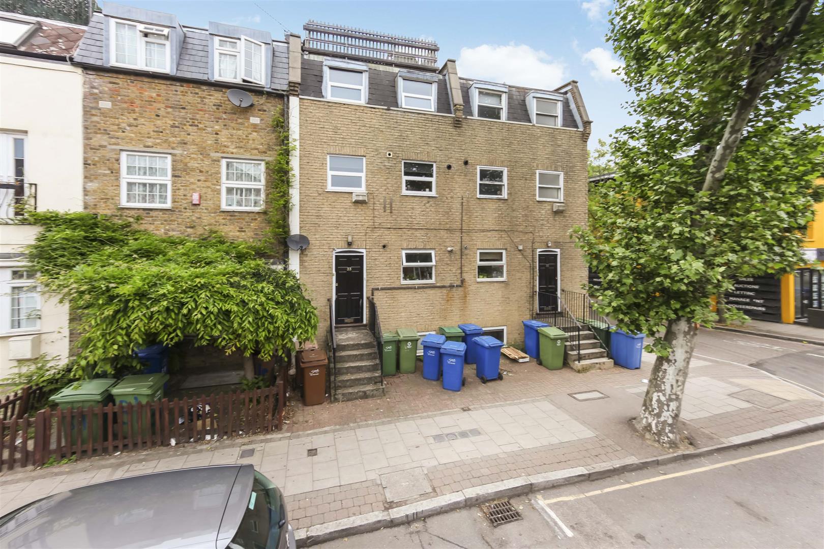 Flat Plough Way in Greater London
