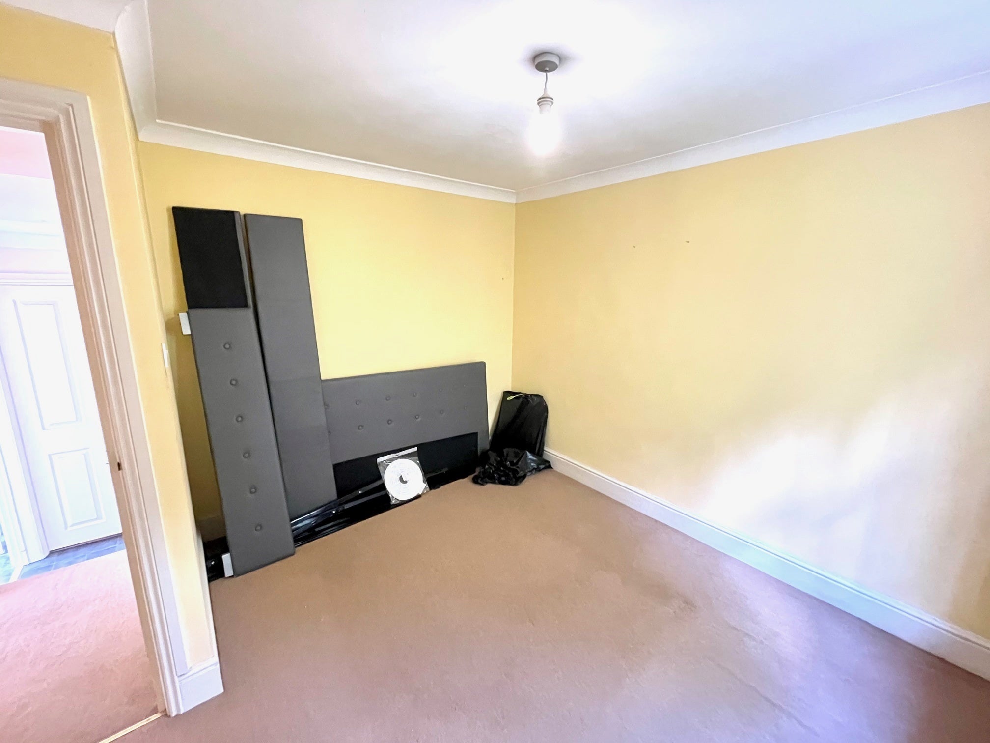 Flat Waterloo Road in Southampton